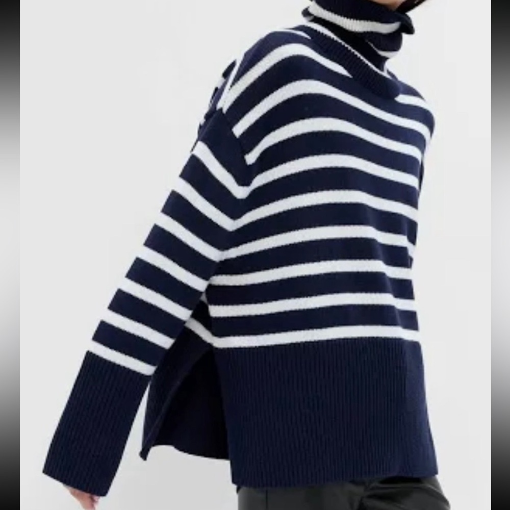 GAP 24/7 Split Hem Turtleneck Sweater Navy White Stripe. Womens medium NWOT